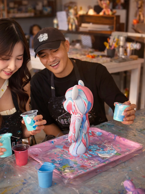 Bear Color Pouring Workshop in Chiang Mai