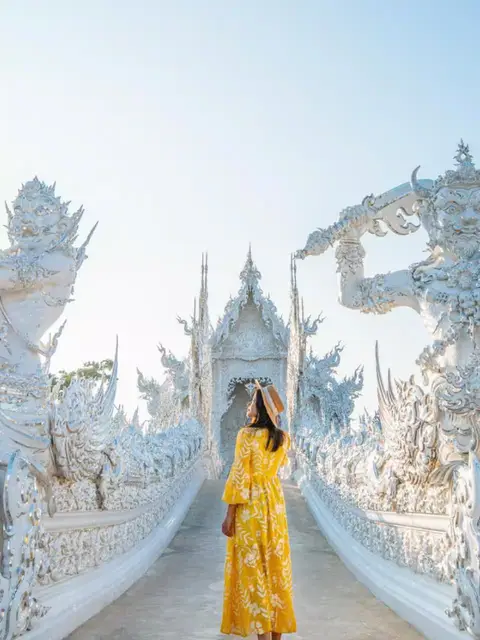 Chiang Mai to Chiang Rai: Iconic Temples Adventure + Hot Springs Stop (Private tour)